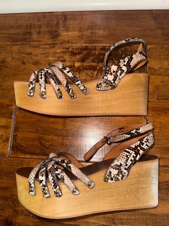 Jeffrey Campbell Shoes - Jeffrey Campbell Snake Print Platform Sandals wooden size 7 EUC
